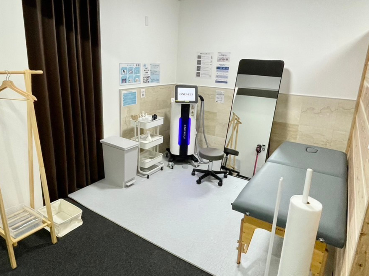 清潔な無人の店内