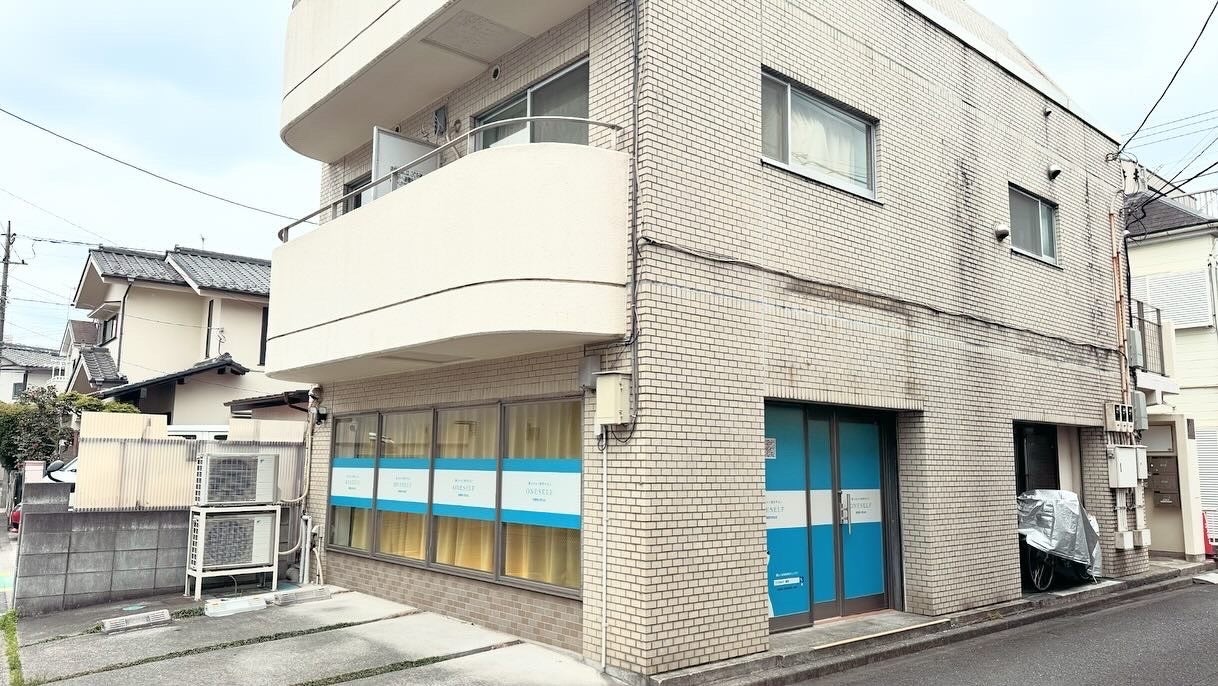 店舗横に駐車場有り