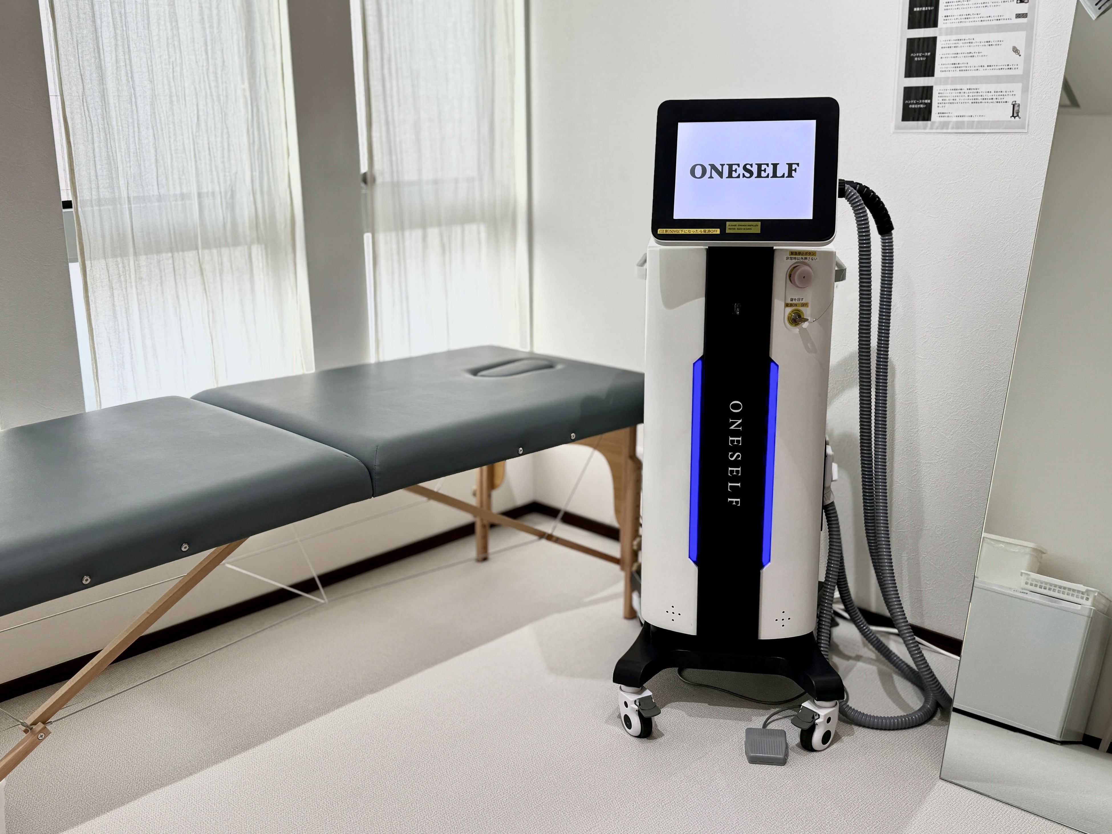 選べる2モード搭載の大型脱毛機