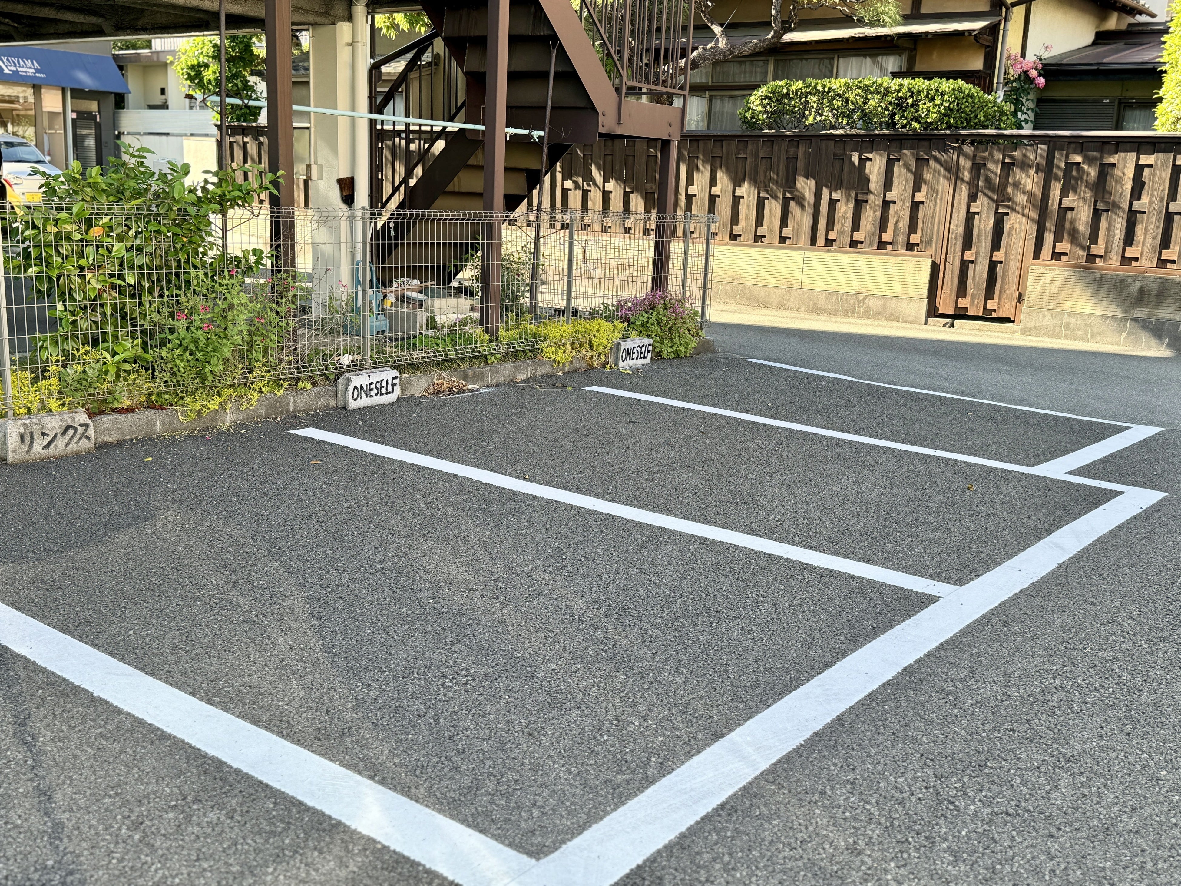 無料駐車場2台あり