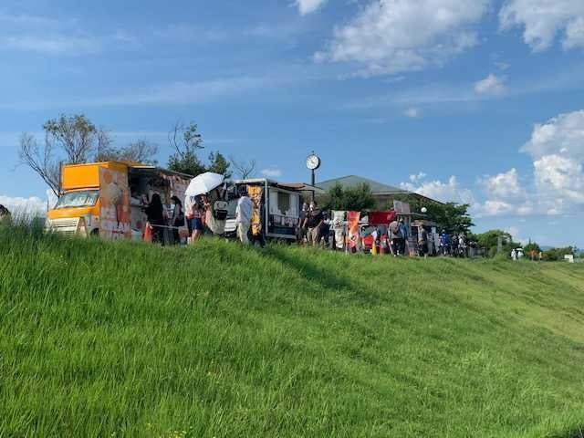 狭山池夕暮れマルシェ（東京）の様子