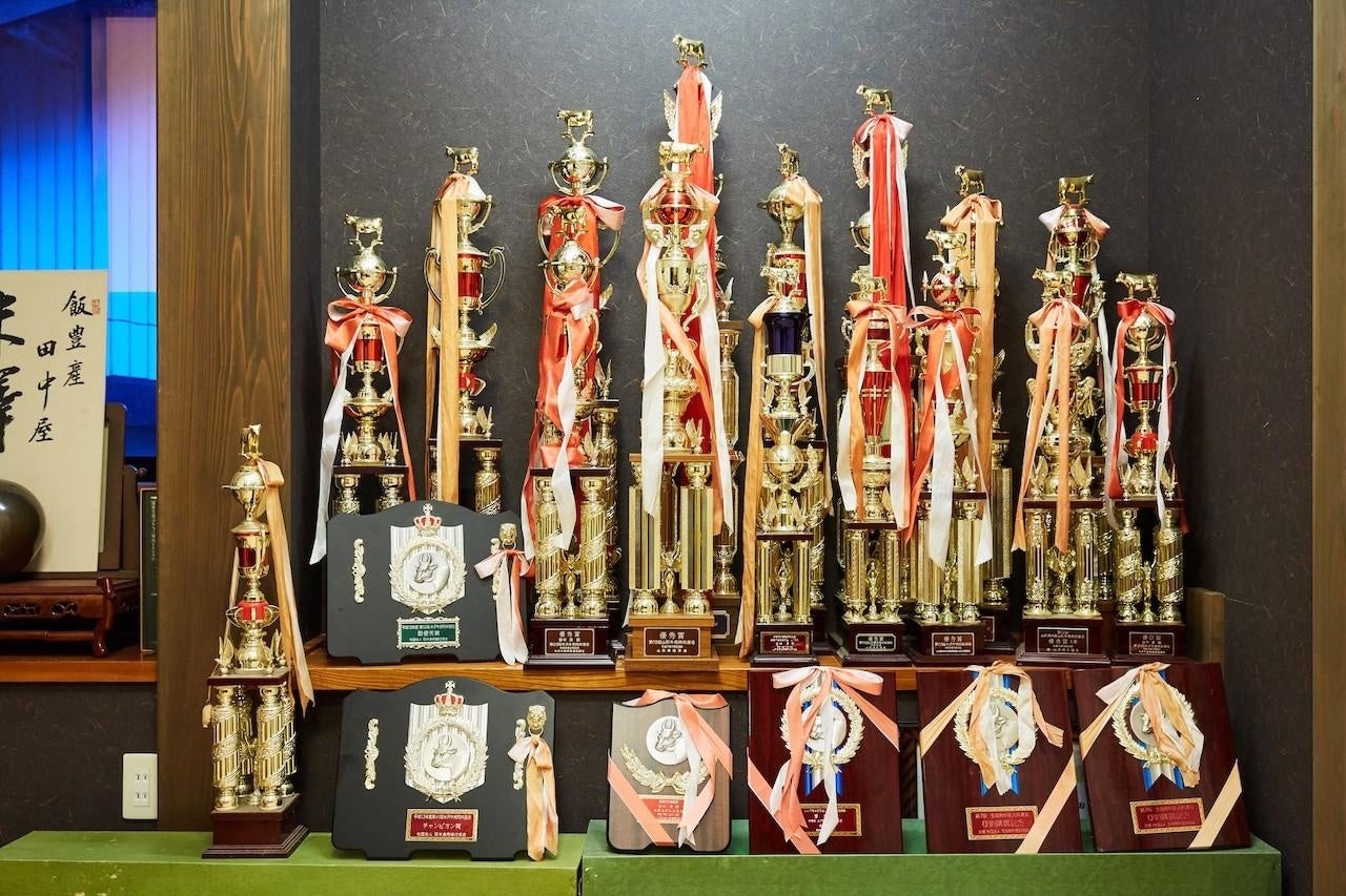 年1回開催される米沢牛枝肉共進会のチャンピオン賞をはじめとして、数々の大会で賞を頂いております。