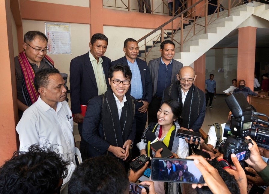 各メディアの取材対応風景