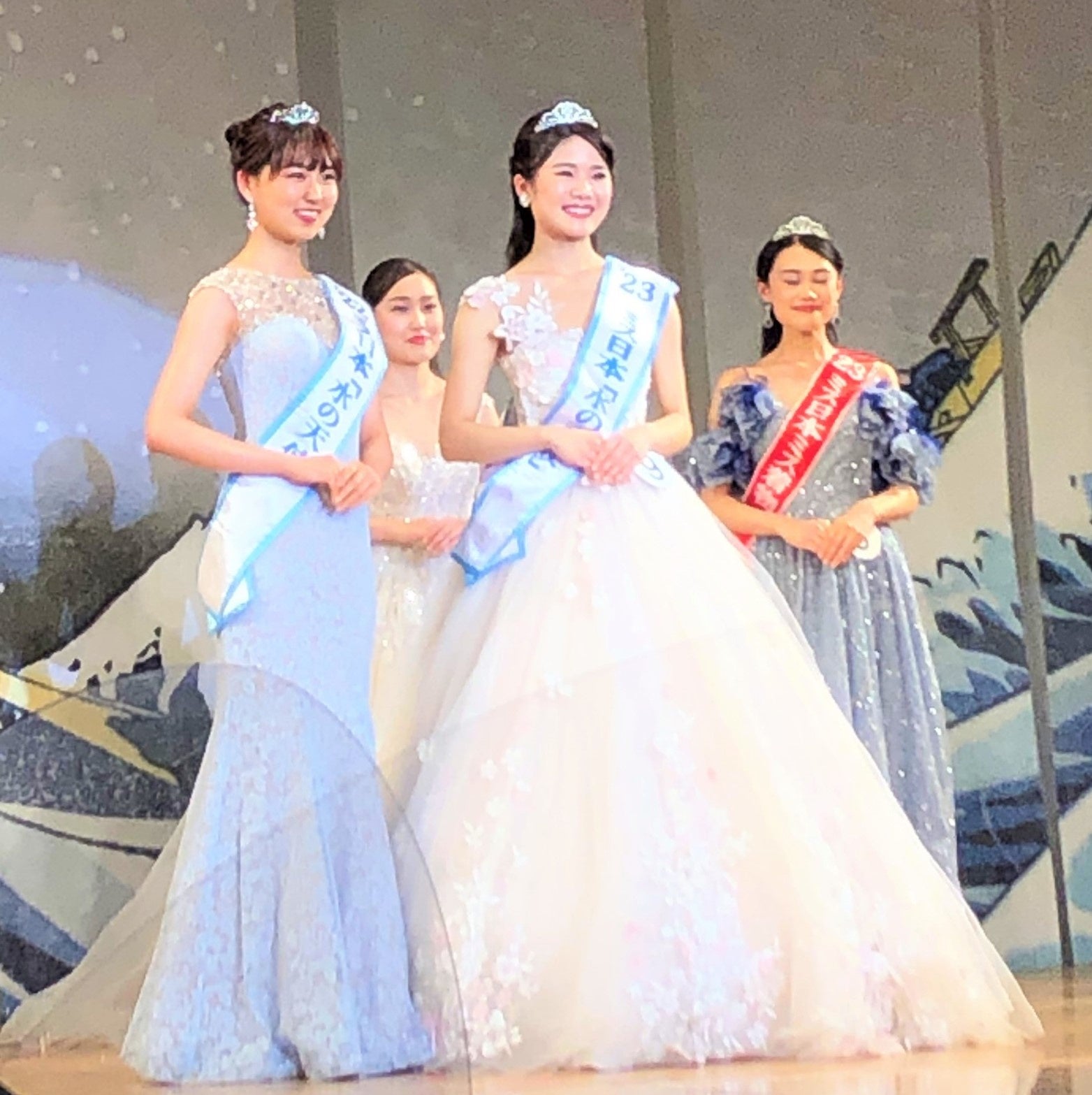 (左)2022度「水の天使」横山さん、(右)本年度「水の天使」竹田さん