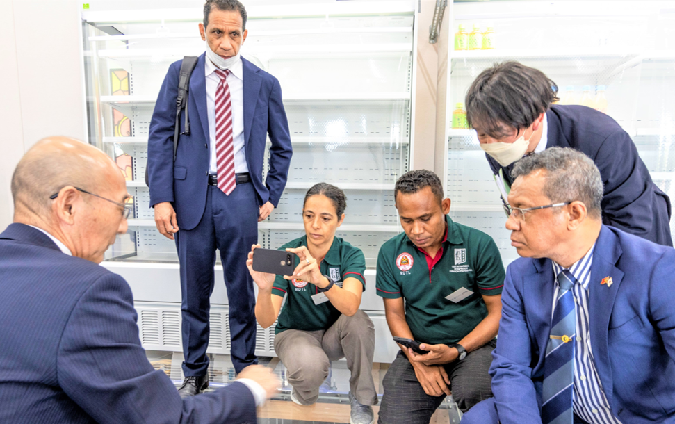 厚木の杜環境リサーチセンター視察見学での説明と質疑応答の様子