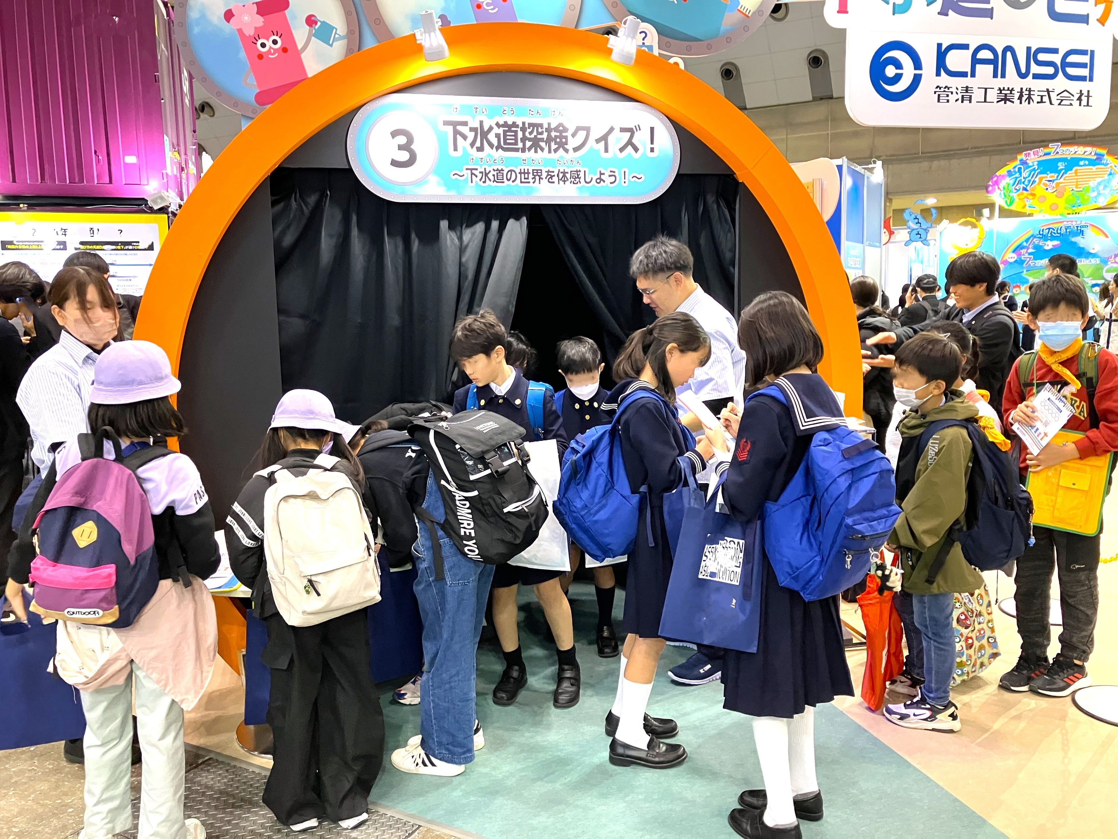 下水道の中に入ると下水道に関するクイズがあります！