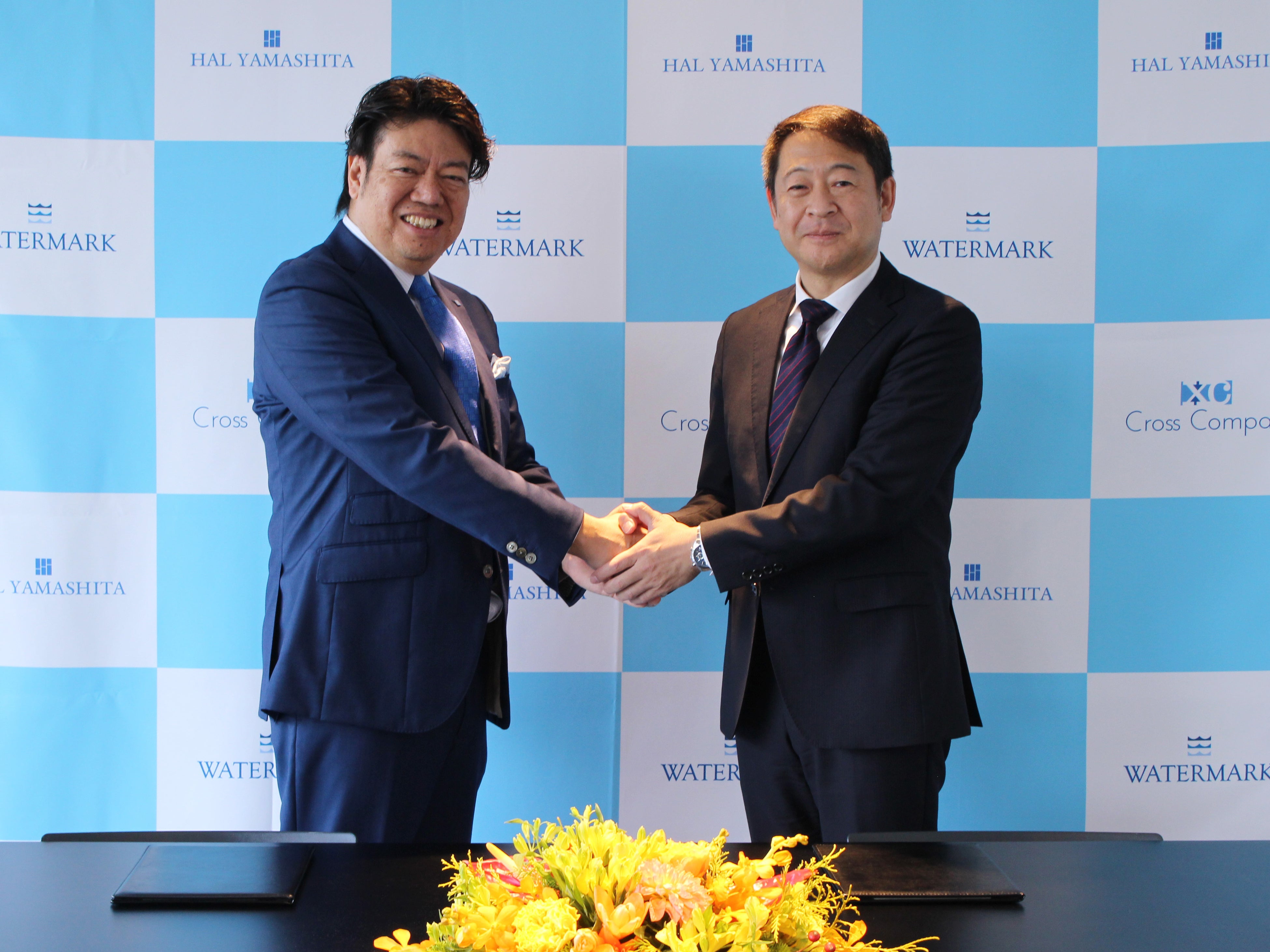 左 ；シェフ山下、右 ； クロスコンパス 鈴木社長