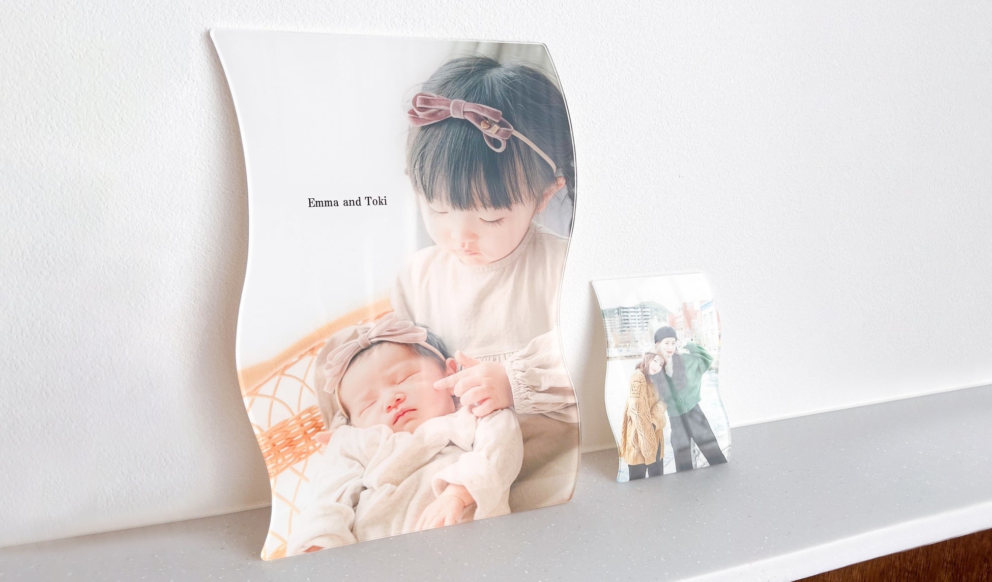 透明のアクリル板に写真やイラストを直接プリントするアクリルフォト。インテリアやプチギフトで喜ばれています