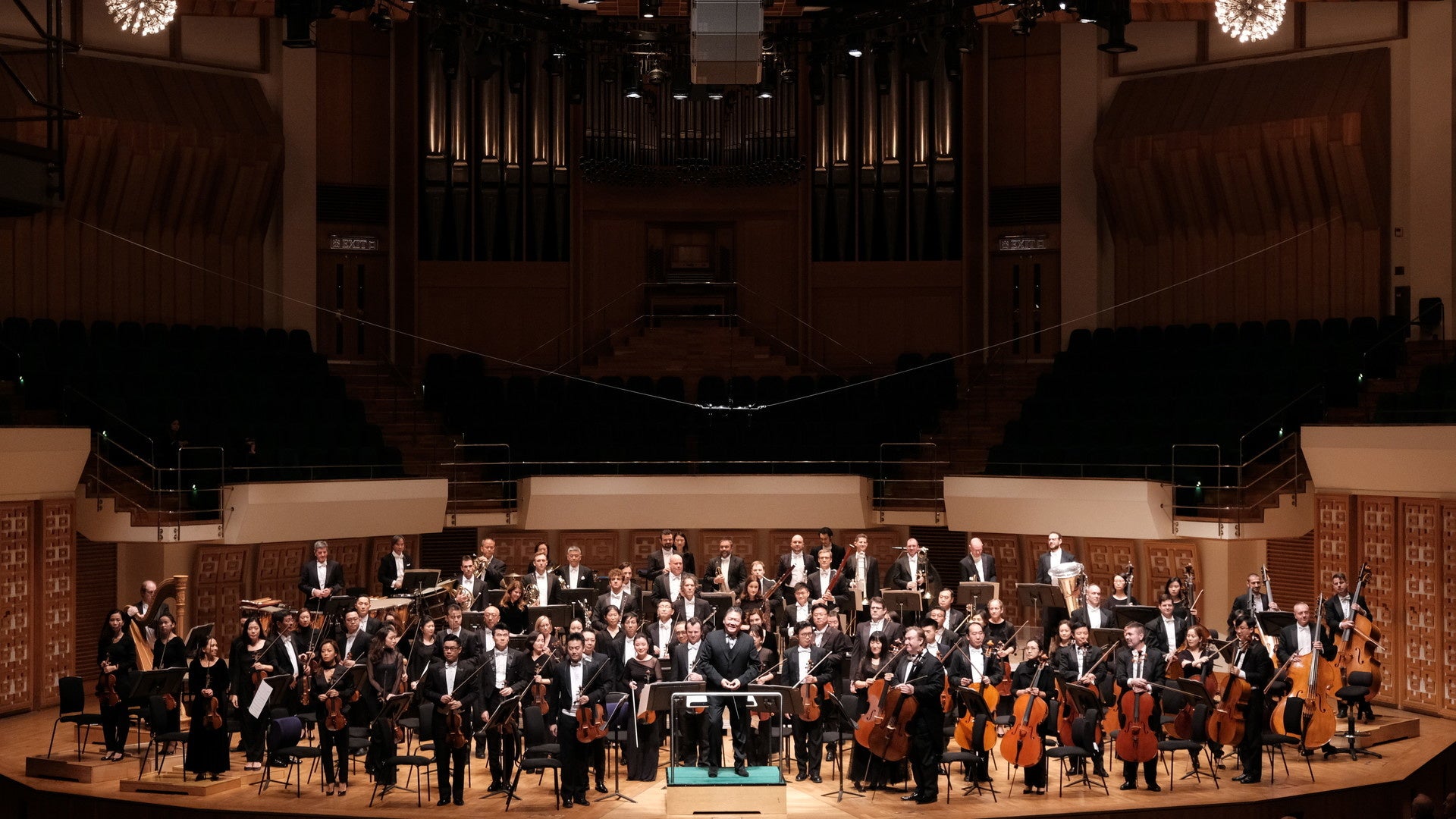  香港フィルハーモニー管弦楽団 (写真クレジット Ka Lam 、 HK Phil)