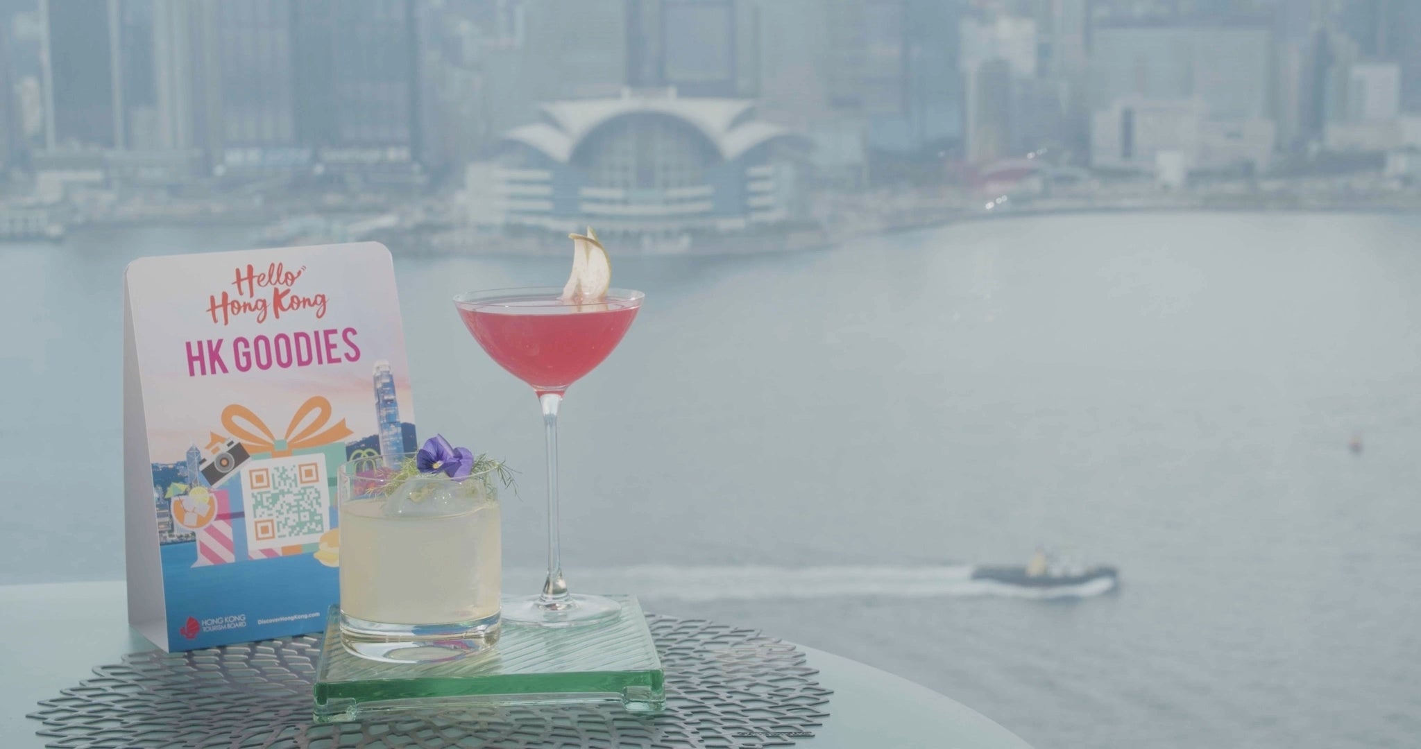 香港政府観光局は、香港への訪問客向けバウチャーセット「Hong Kong Goodies」を配布します。協賛するバーやレストラン、ホテルで無料のウェルカムドリンクが楽しめるほか、飲食店や小売店、交通機関で特典が受けられます。