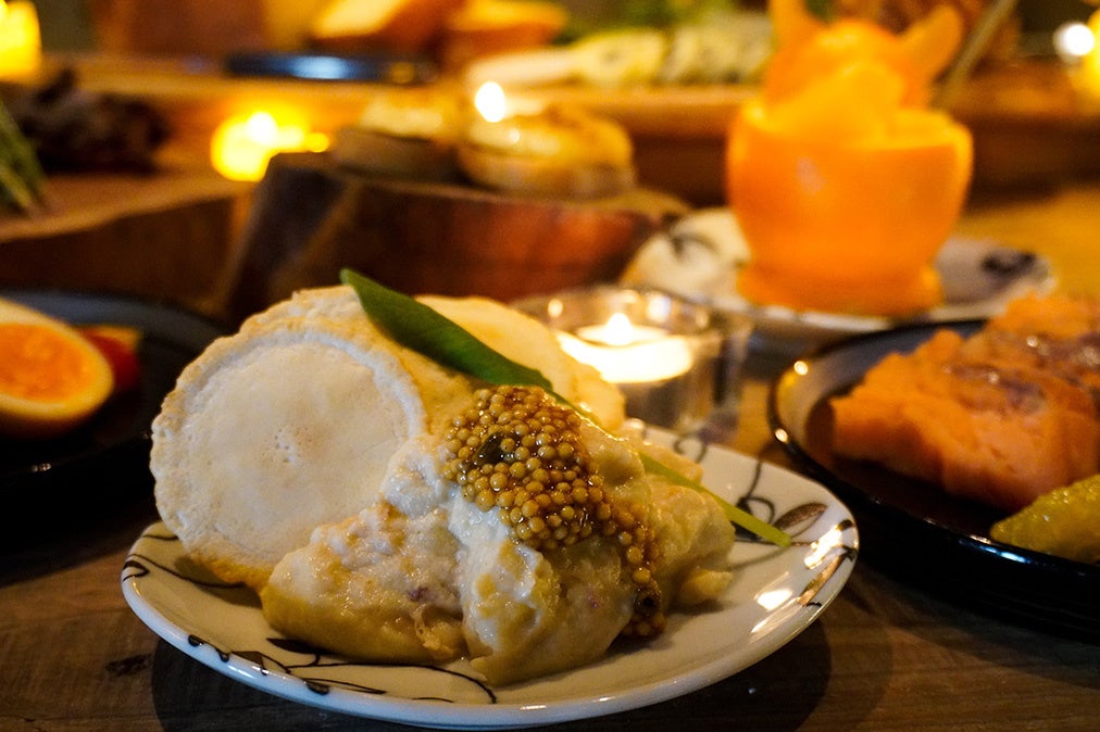 【焼きポテトサラダ 500円】薪でグリルしたジャガイモと自家製の豚のリエットをあわせた香ばしい味わい。