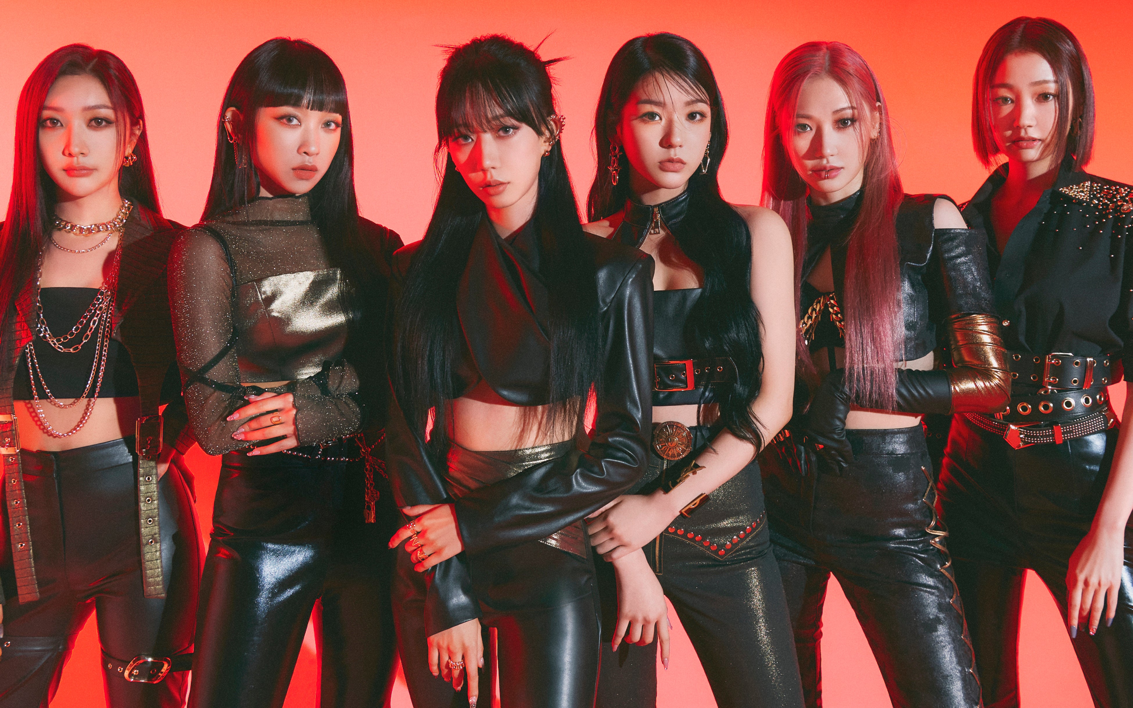 （左からMINJI ミンジ、DITA ディタ、ZUU ジュ、SOODAM スダム、JINNY ジンヒ、Le’A レア）