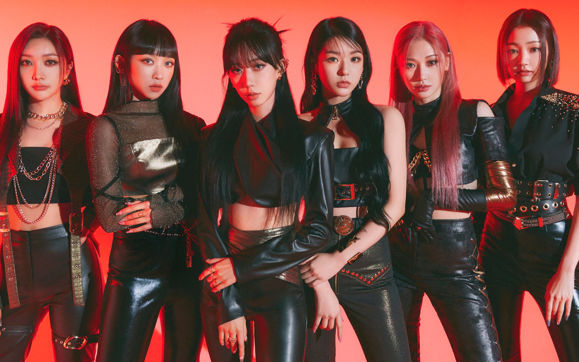 (左からMINJI ミンジ、DITA ディタ、ZUU ジュ、SOODAM スダム、JINNY ジンヒ、Le’A レア)