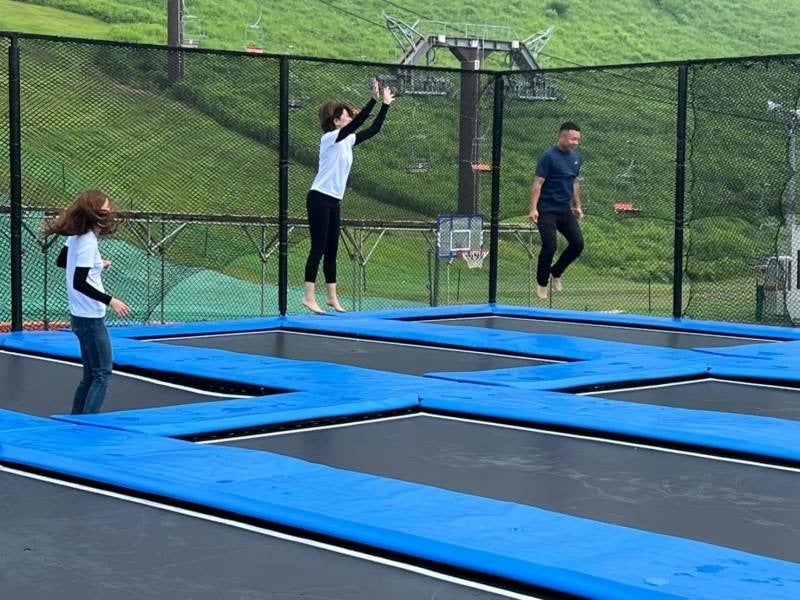 巨大トランポリン