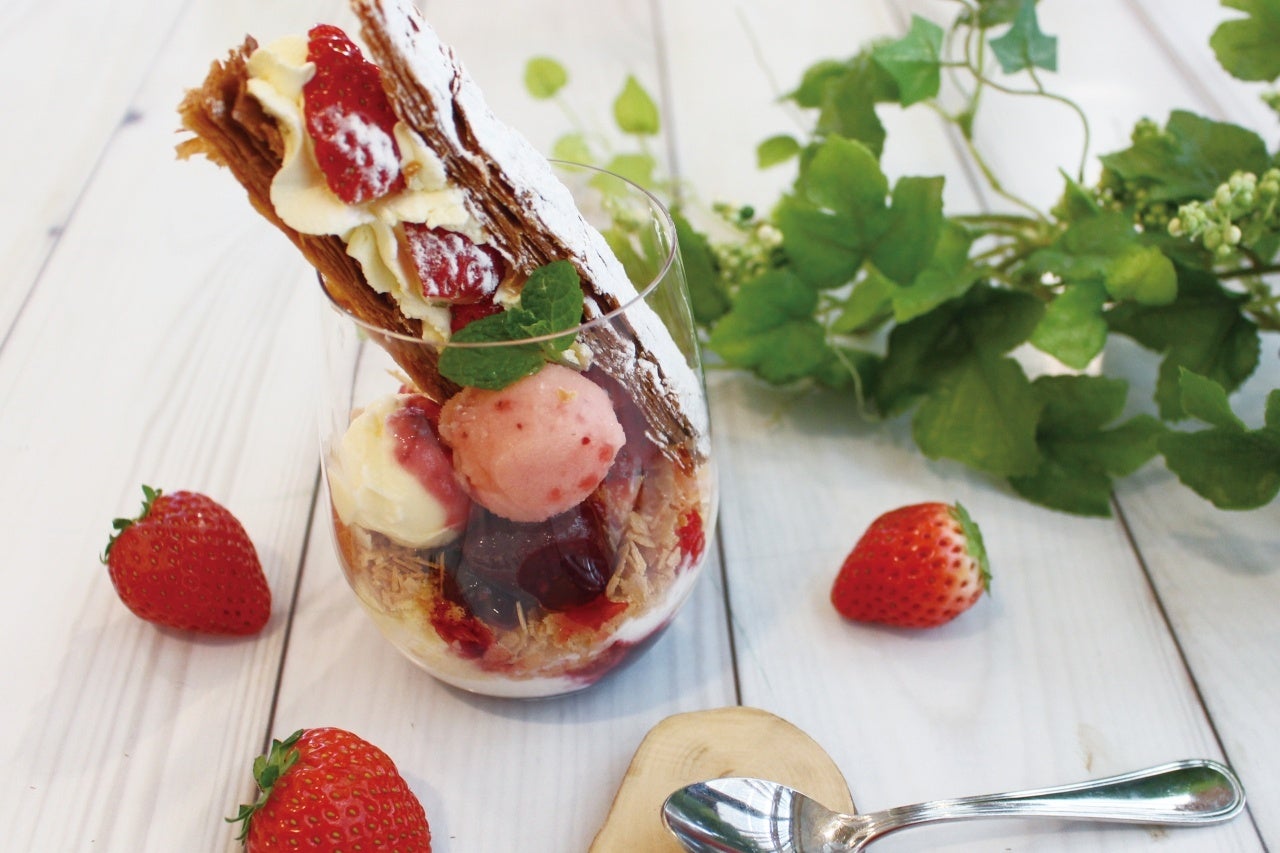 いちごのミルフィーユパフェ