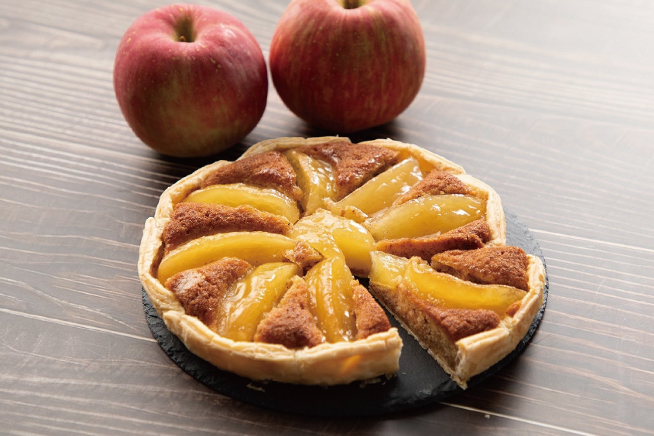 真っ赤な果実のアップルパイ