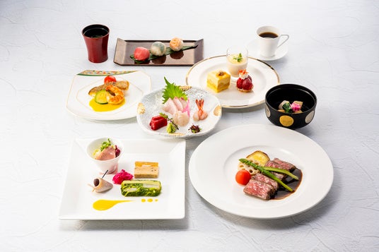美食が会話を弾ませる、新時代の社交場。五感で奏でる3つの新宴会プランが誕生!5月1日より提供開始 美食が会話を弾ませる、新時代の社交場。五感で奏でる3つの新宴会プランが誕生!5月1日より提供開始