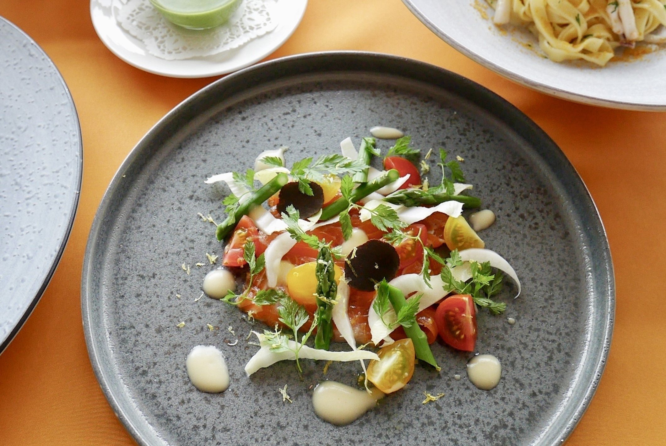 西海サーモンのマリネ　菜園風サラダ仕立て