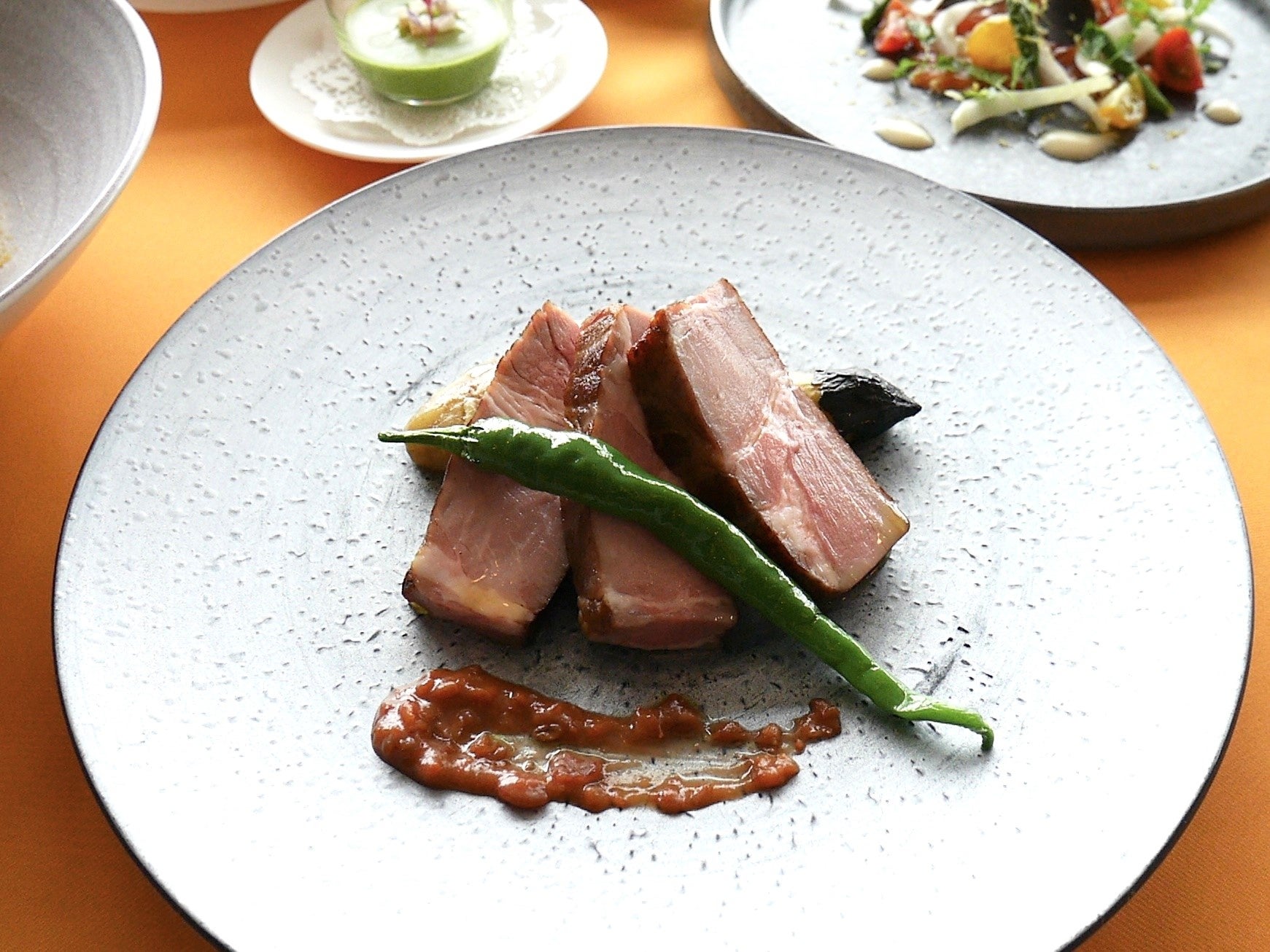 能登豚のロースト 焼きナスと青唐辛子添え