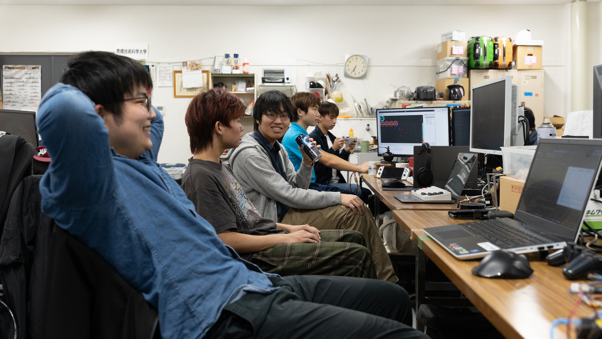 豊橋ロボコン同好会作業風景