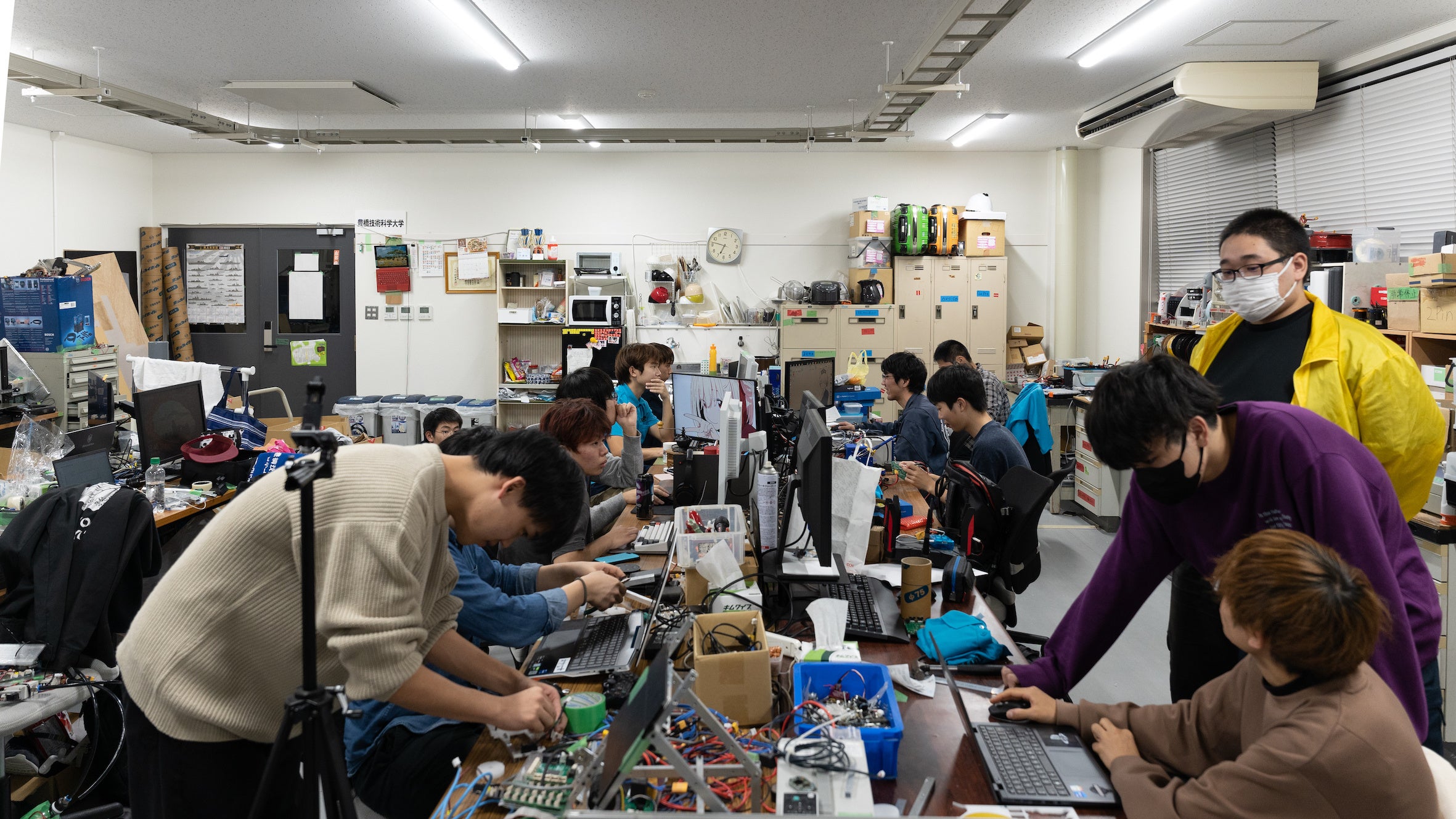 豊橋ロボコン同好会作業風景