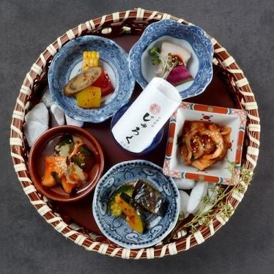 宮廷料理をイメージした器や盛り付け