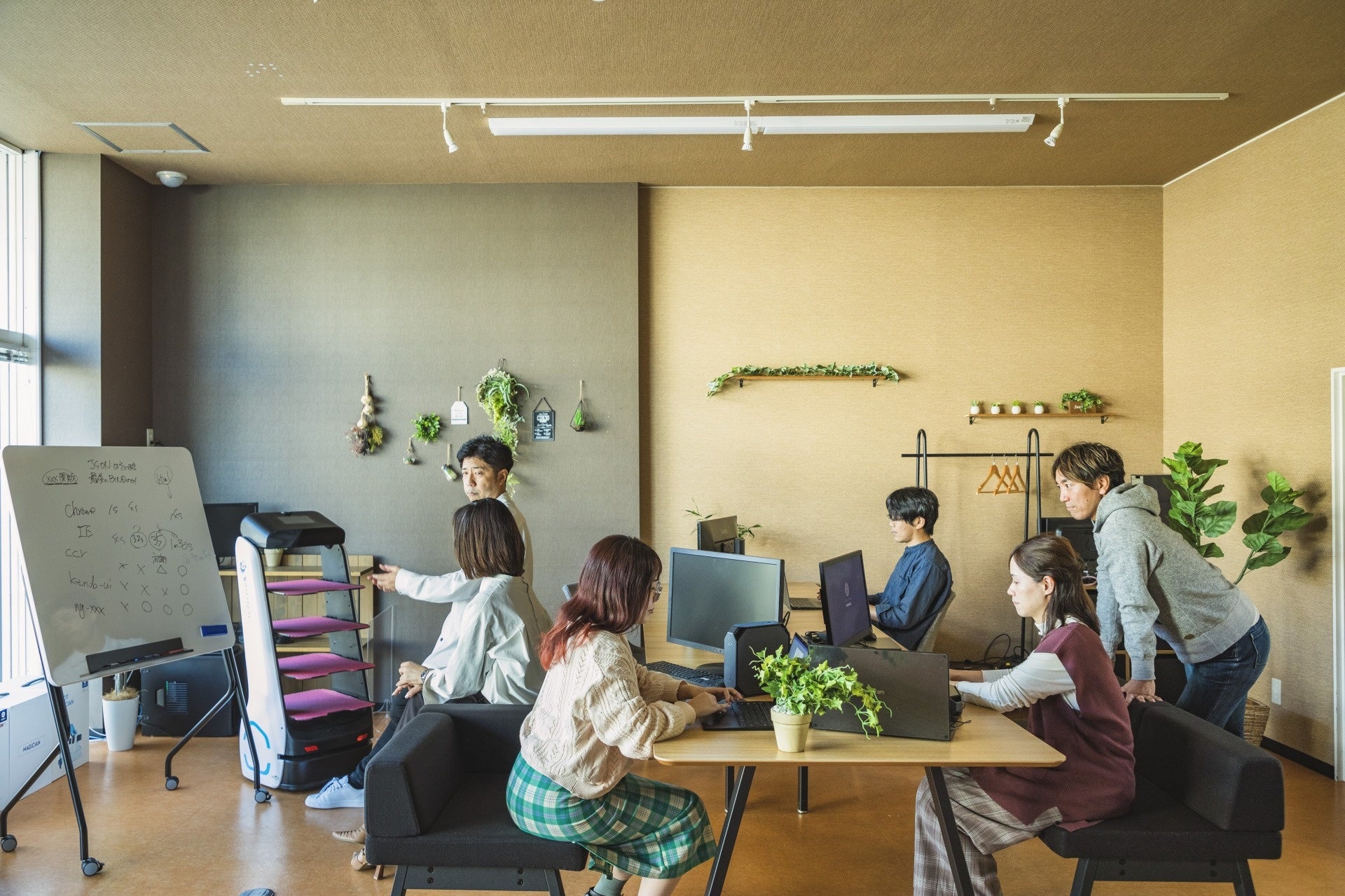 年に数回は本社に社員が集まりオリエンテーションを実施。観光や海の幸、温泉を楽しむ交流も大切にしている