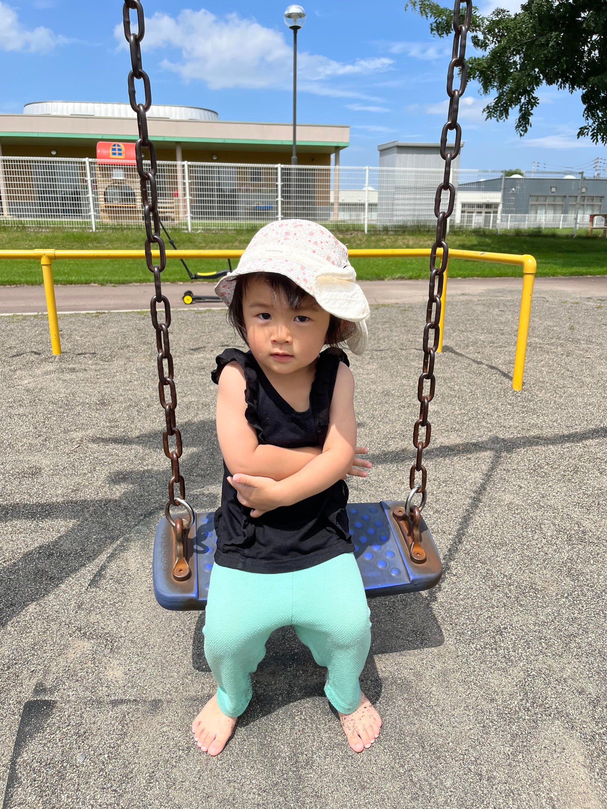 赤ちゃんだってセルフハグ