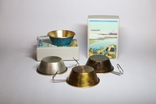 高岡発のアウトドアプロダクト「artisan933」をはじめとするアウトドアプロダクトの展示も