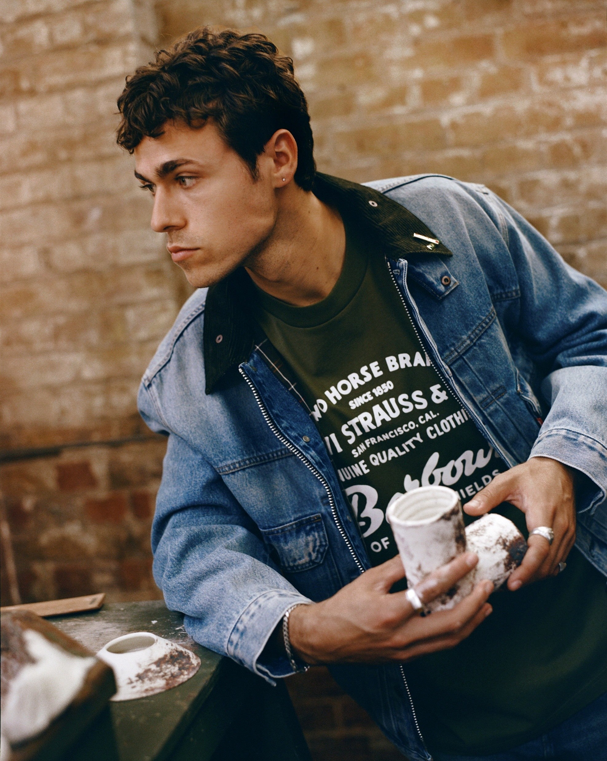 BarbourとLevi's®が海を越えた初のコラボレーションを発表 | 株式会社