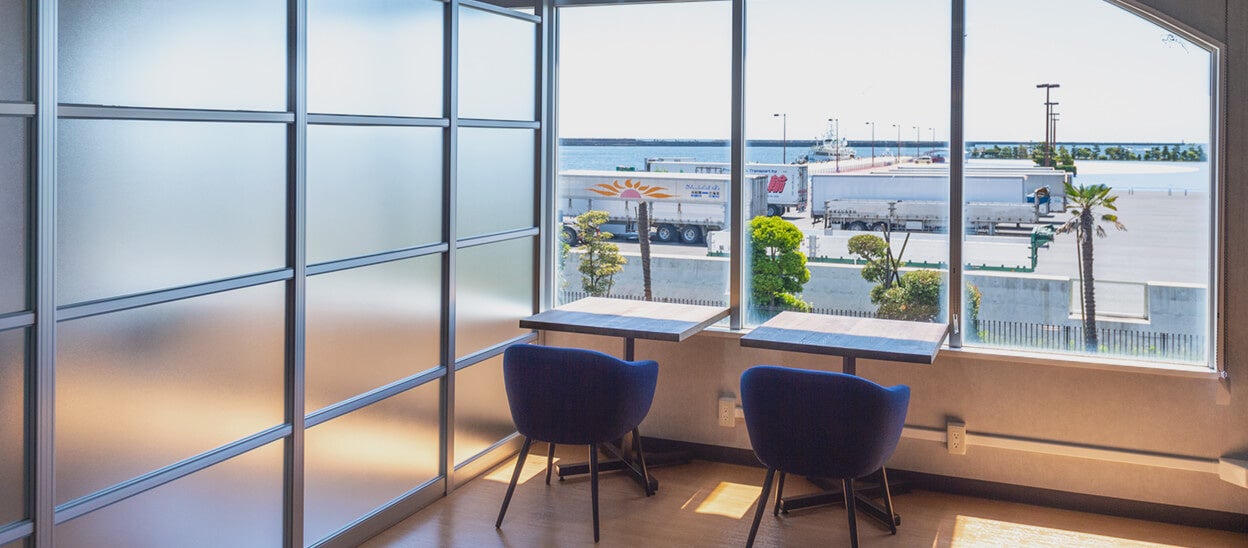 海を眺めながら仕事ができます