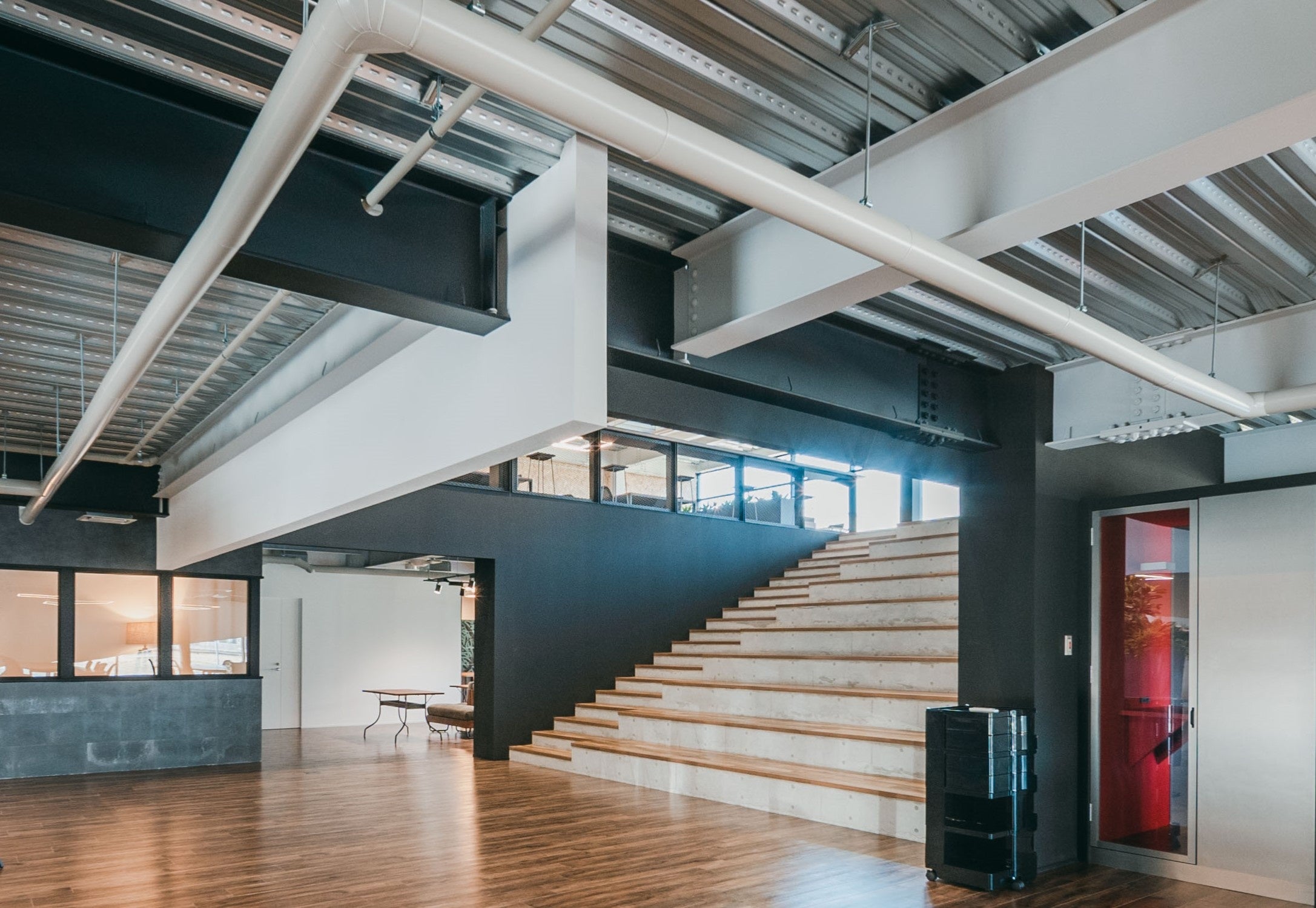 プレゼンルームにもなる大階段周辺