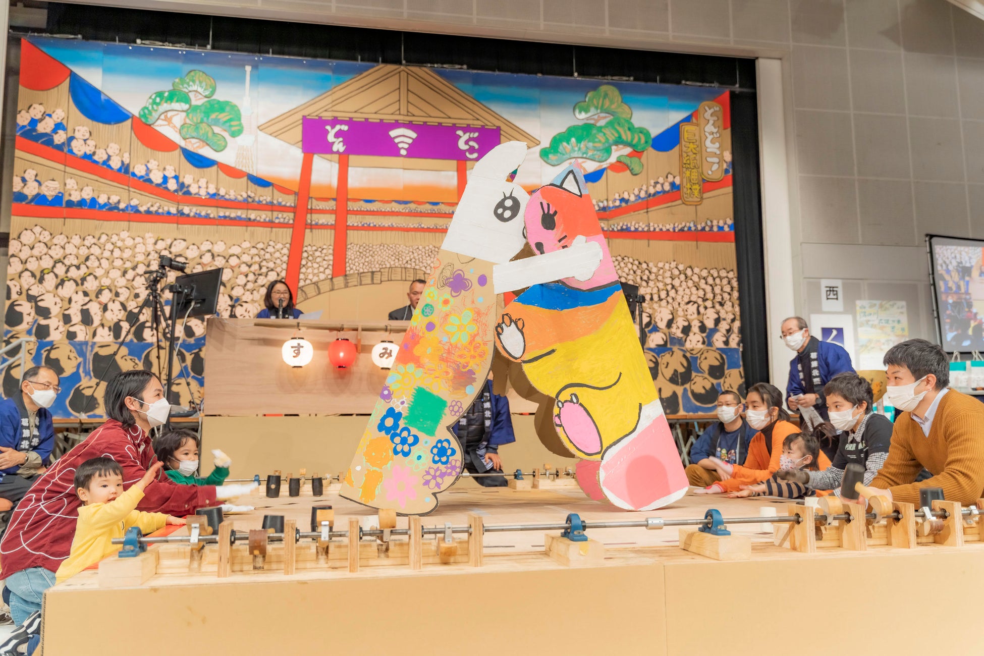 鳥取県立美術館 開館1年前カウントダウンイベント「どんどこ!巨大紙相撲 ~とっとりけんび場所~」 鳥取県立美術館 開館1年前カウントダウンイベント「どんどこ!巨大紙相撲 ~とっとりけんび場所~」