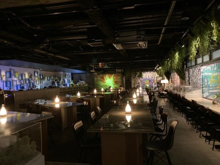 夜のナイトミュージアムバースタイル