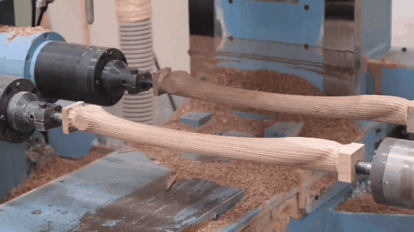 豚さんの毛を振動を加えながらまとめていきます。