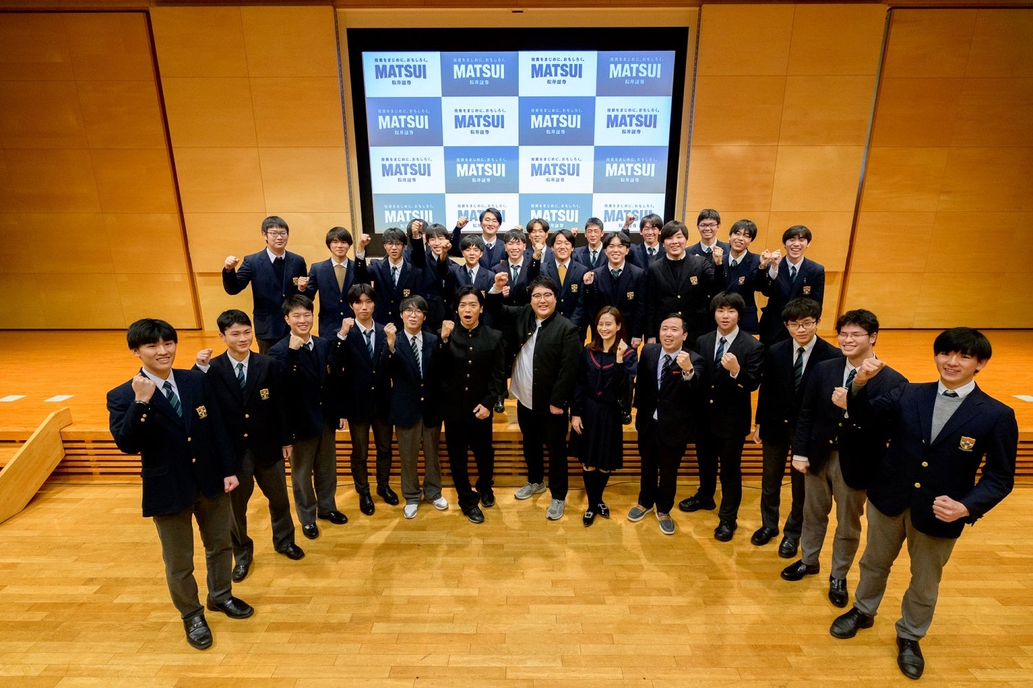 ＜立教池袋高等学校の生徒のみなさん、（前列中央左から）テスタさん、野田クリスタルさん、村上さん、佐田 志歩さん、武藤正樹（松井証券）＞