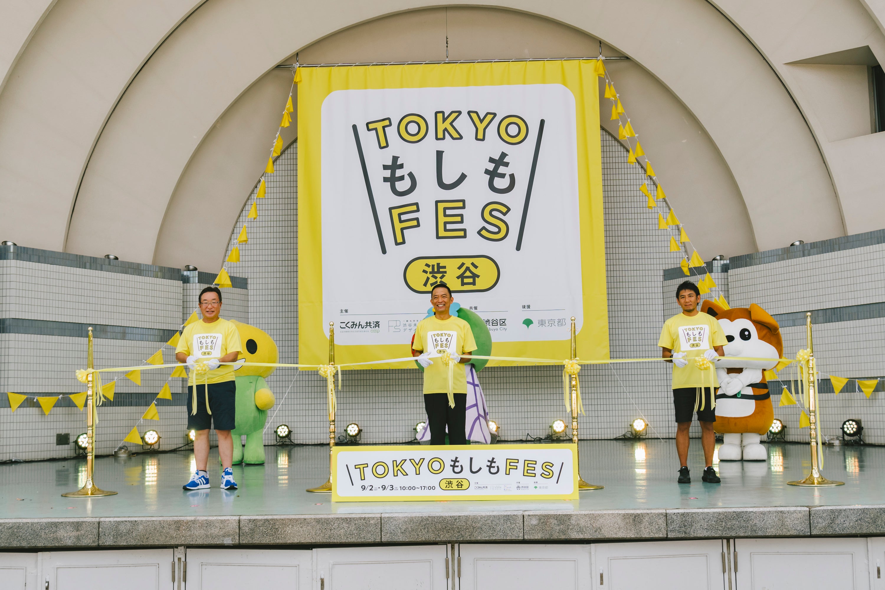 オープニングセレモニー　テープカットテープカット （左から：髙橋忠雄 こくみん共済 coop 代表理事 専務理事、長谷部健 渋谷区長、 金山淳吾 渋谷区観光協会 代表理事）