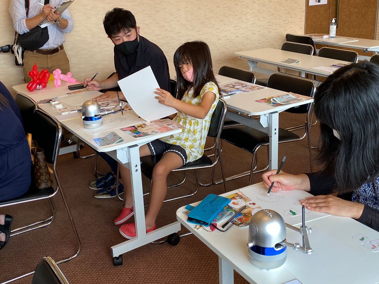 2022年9月19日、小牧駅会議室で開催されたドクトルクインシーを活用したお絵描き教室・体験会にて