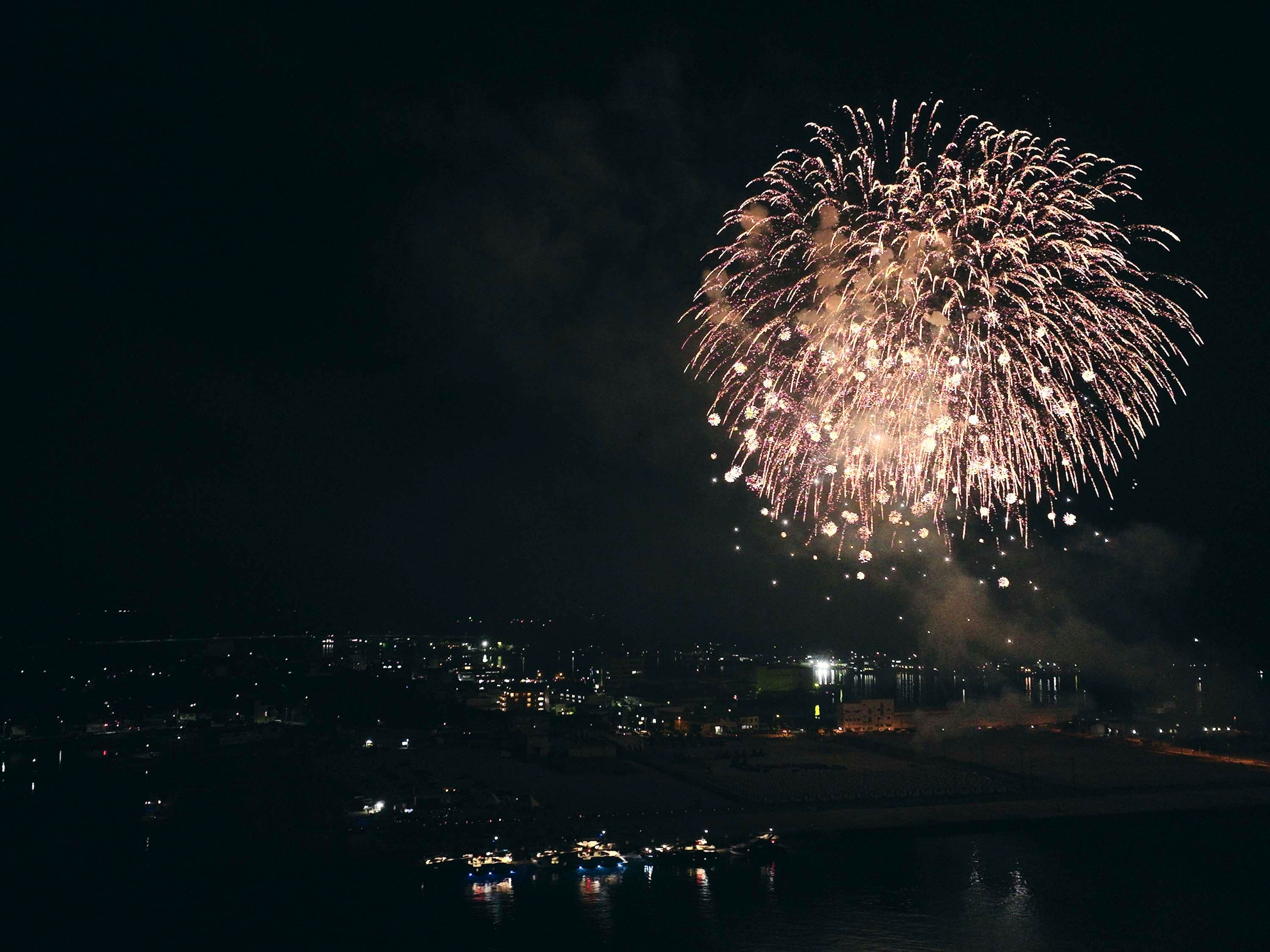 夕刻には打ち上げ花火