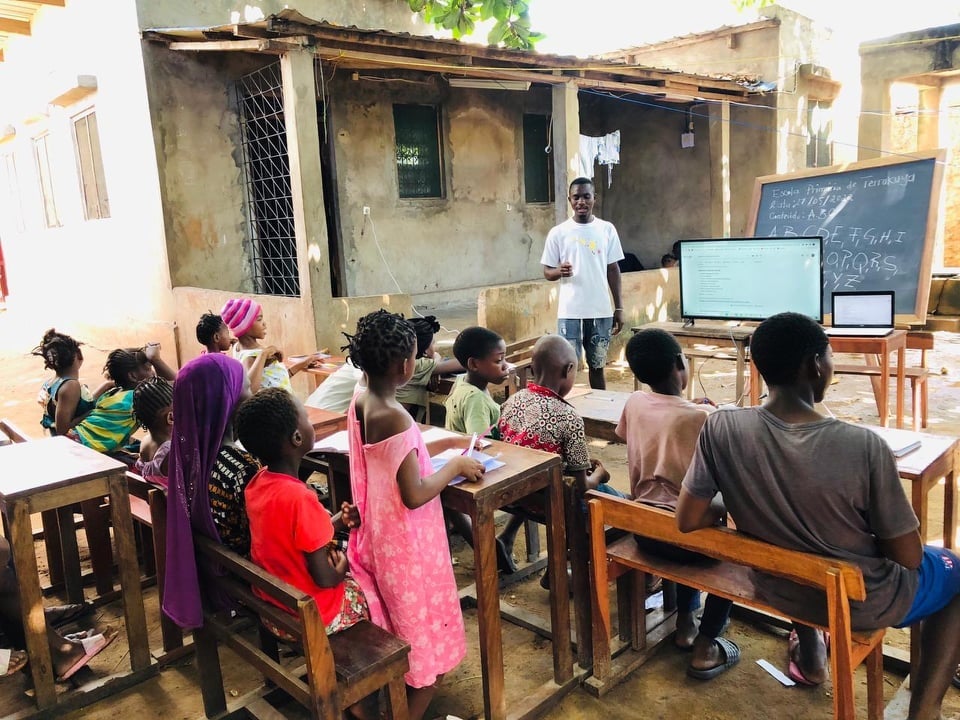 モザンビークでテロ被害者・加害者にならないための平和教育（提供：モザンビークのいのちをつなぐ会）