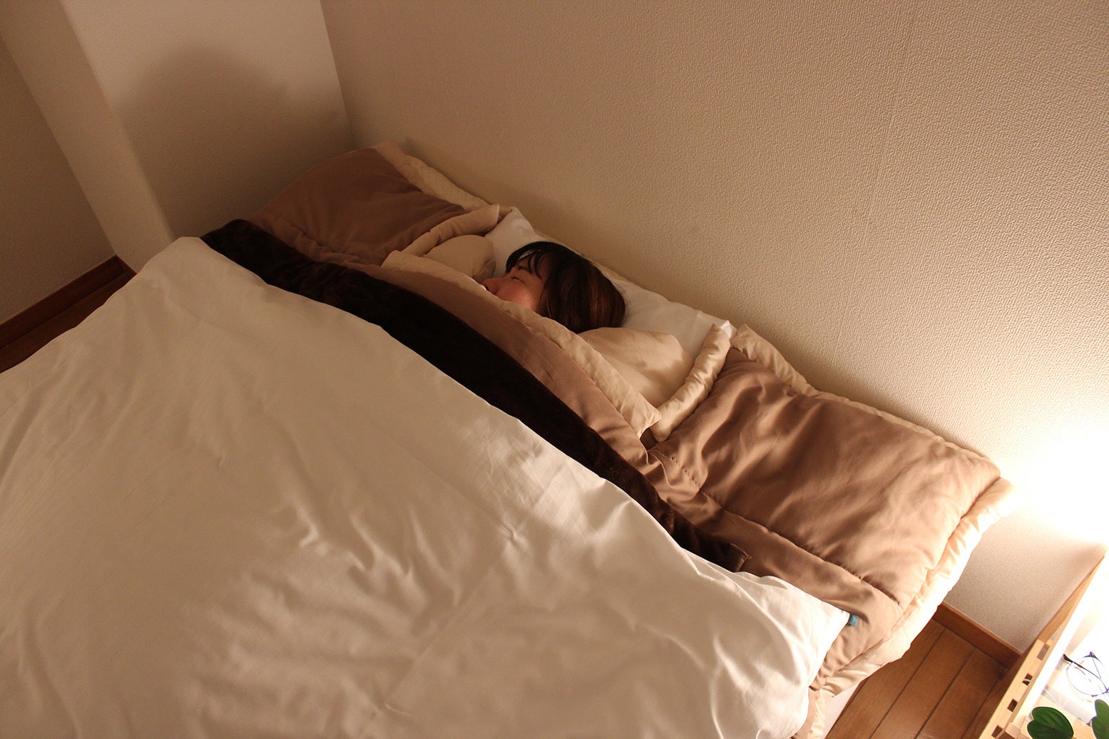 毛布の下に掛ける