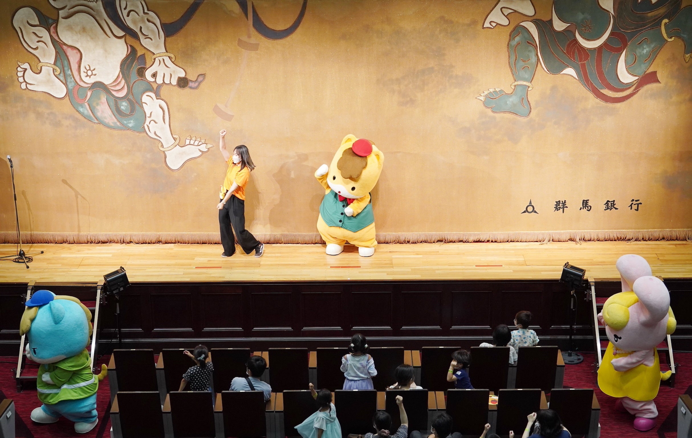 ぐんまちゃんとぐんまちゃんキャラバン隊、来場者で一緒にダンス