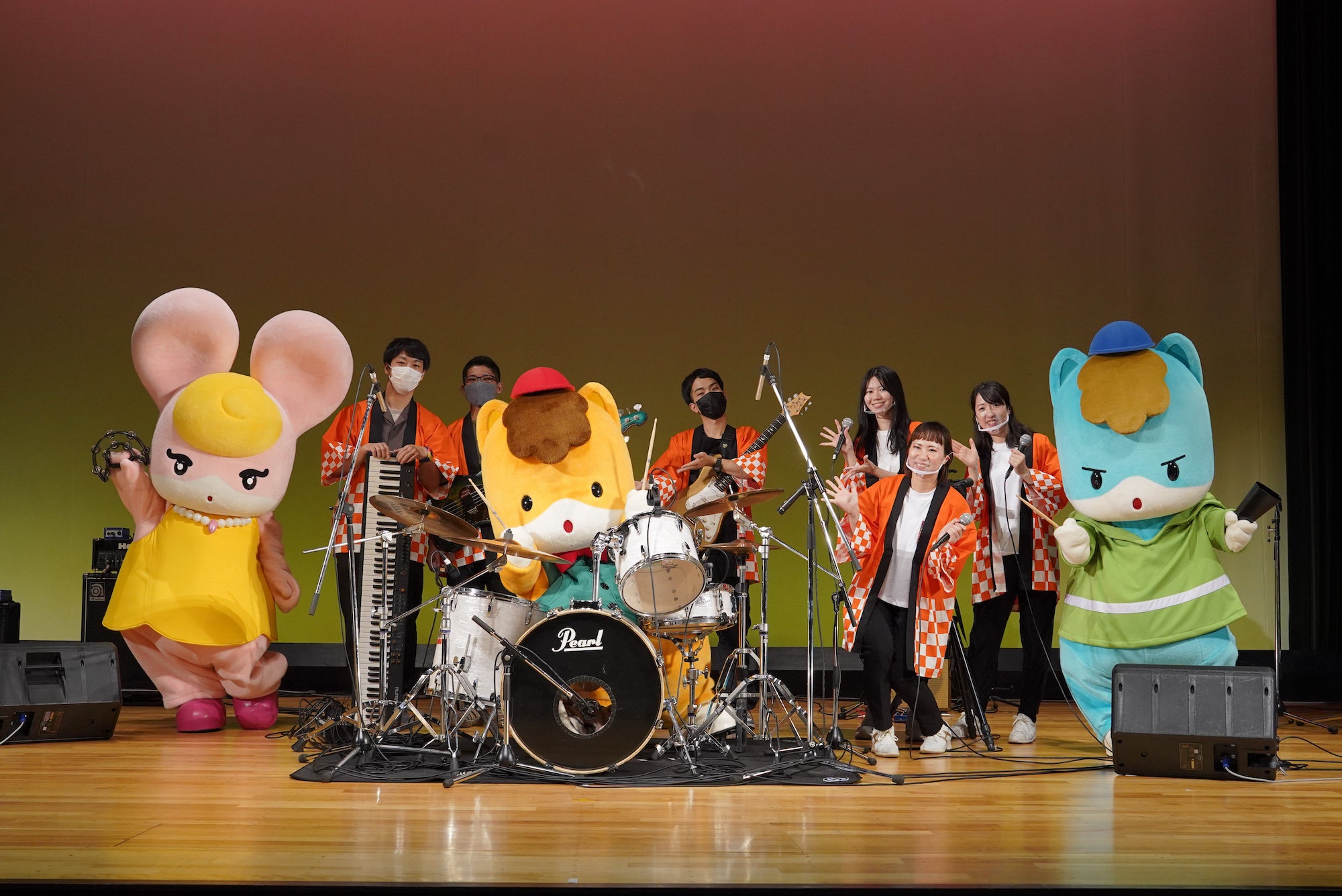 あおまはカウベル、みーみはタンバリンを演奏