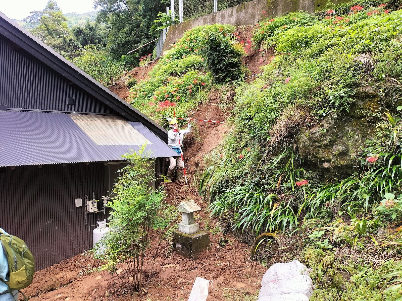 土砂が流れ込んだ状況