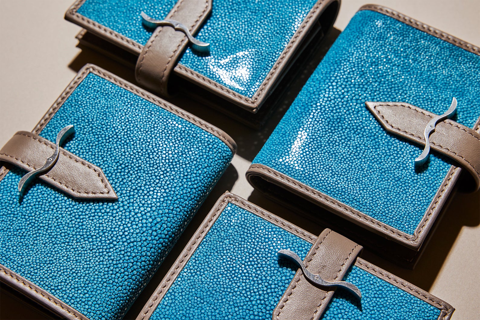 街中から流れてくる音楽にのって、石畳をリズミカルに歩く。軽やかな雰囲気と大人を感じさせる見事な調和はヴェネツィアだけの魅力。