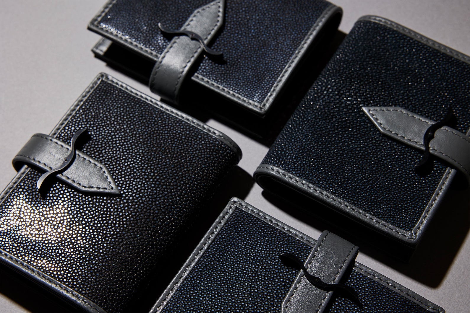 ニューヨークに到着した、その瞬間から歩くことも時の流れも速くなる。そんなパワフルな街がニューヨーク。アクティブでセクシーでエネルギッシュな時を一緒に楽しみたい、そんなカラートーンにしてみました。