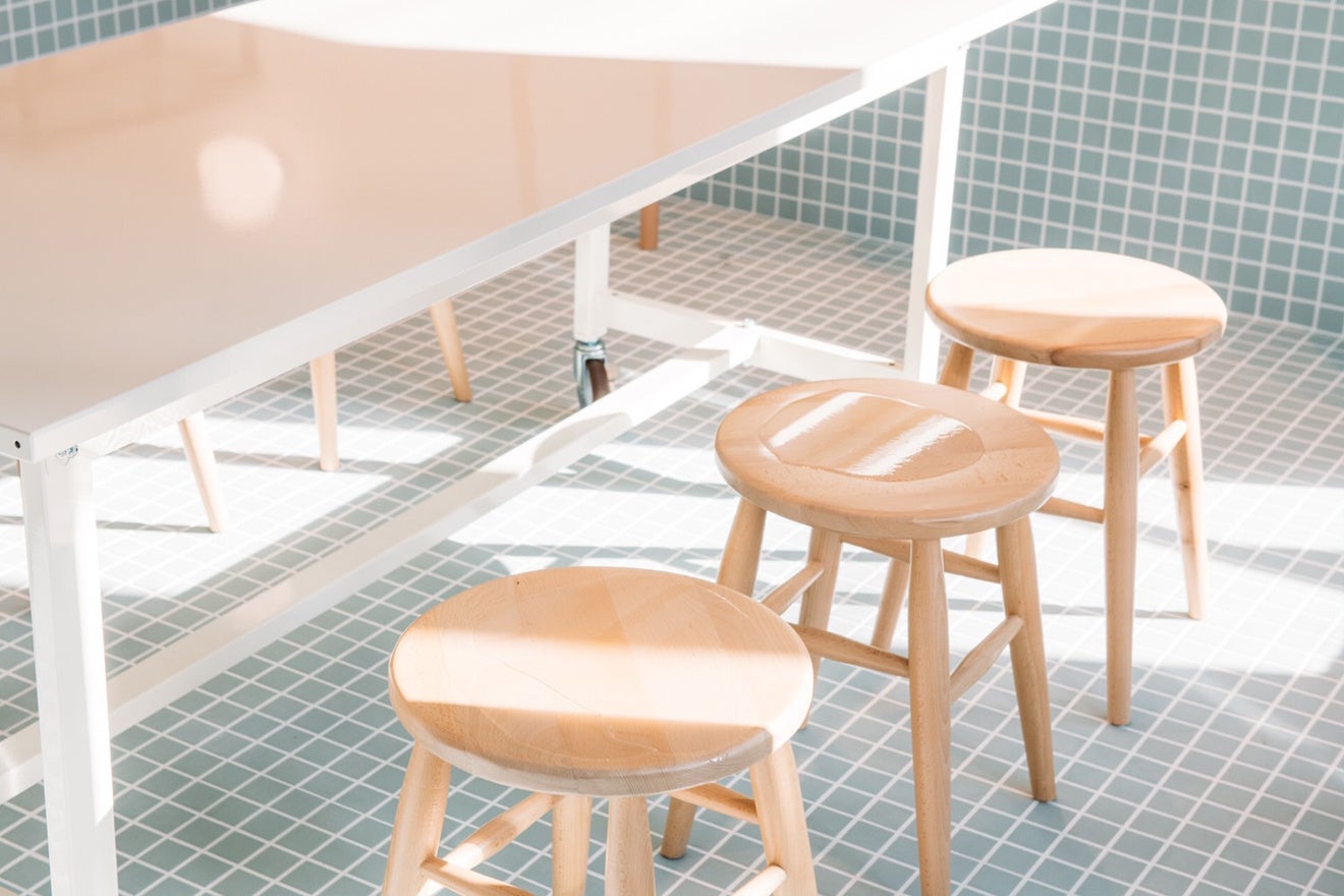 店内様子②水たまりの椅子