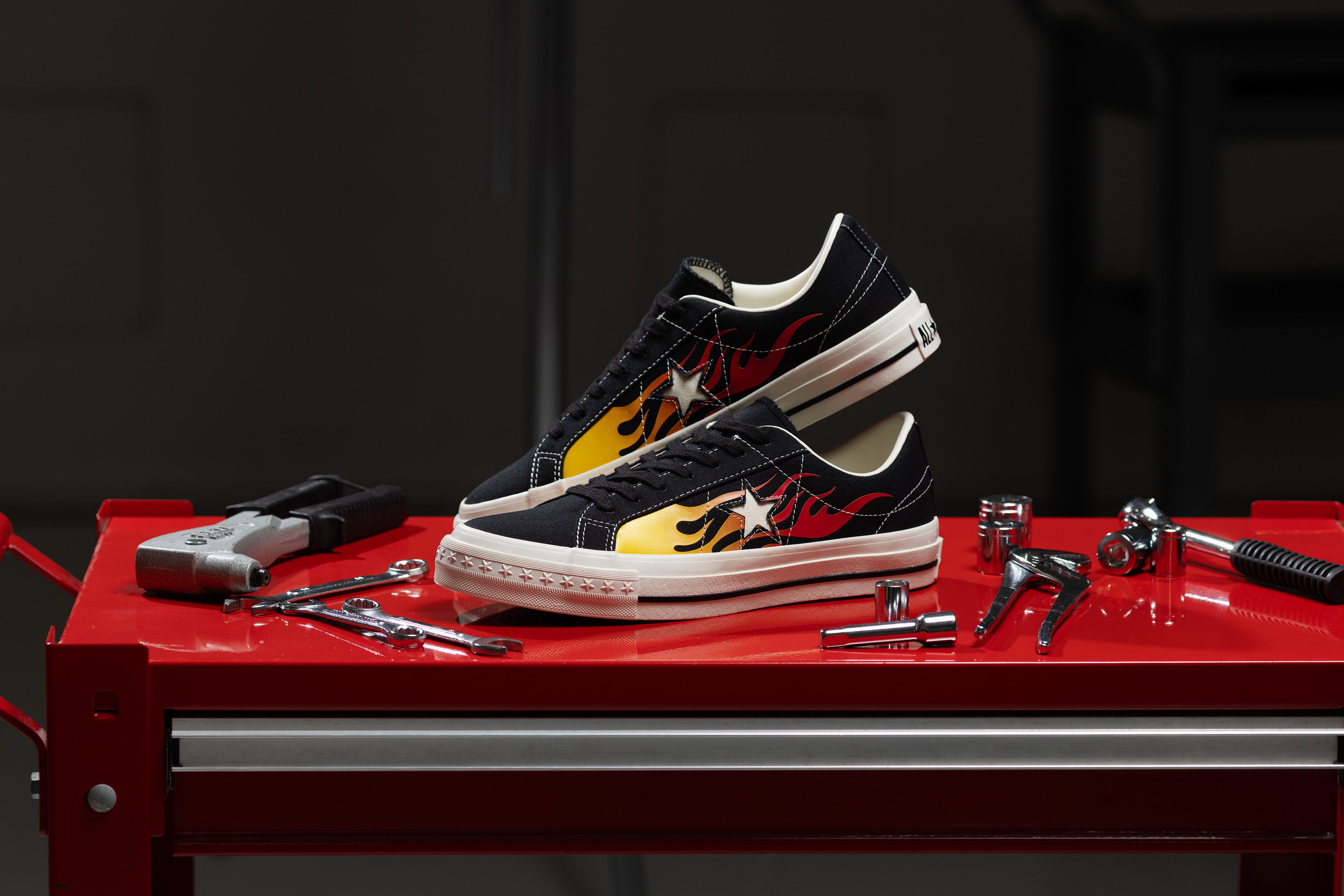【CONVERSE】90年代のディテールを踏襲した「ONE STAR」にファイヤーパターンを落とし込んだ「ONE STAR AGED CANVAS IGNT」が登場