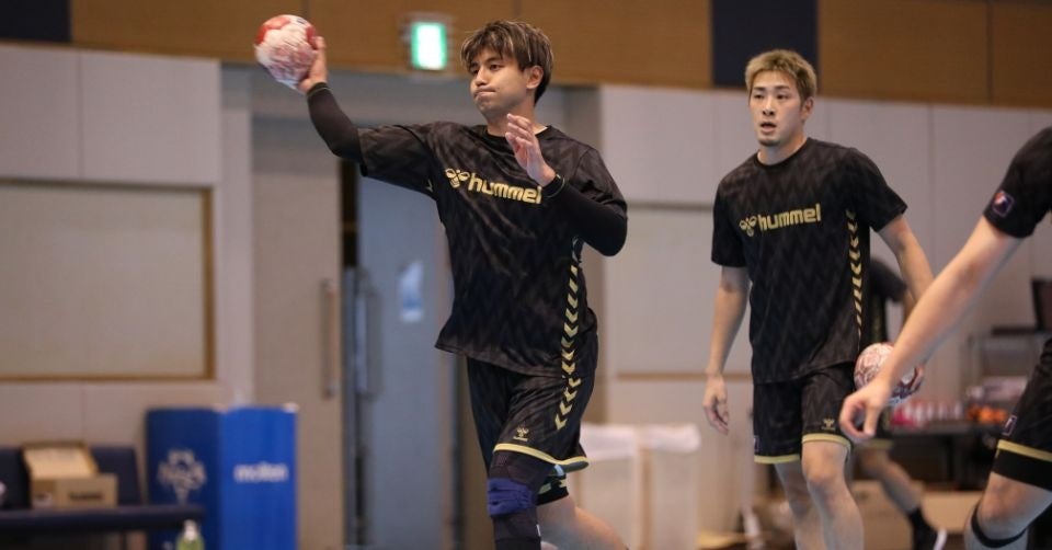 ハンドボール 日韓戦 東江 選手 サイン入り ポロシャツ 額縁付き