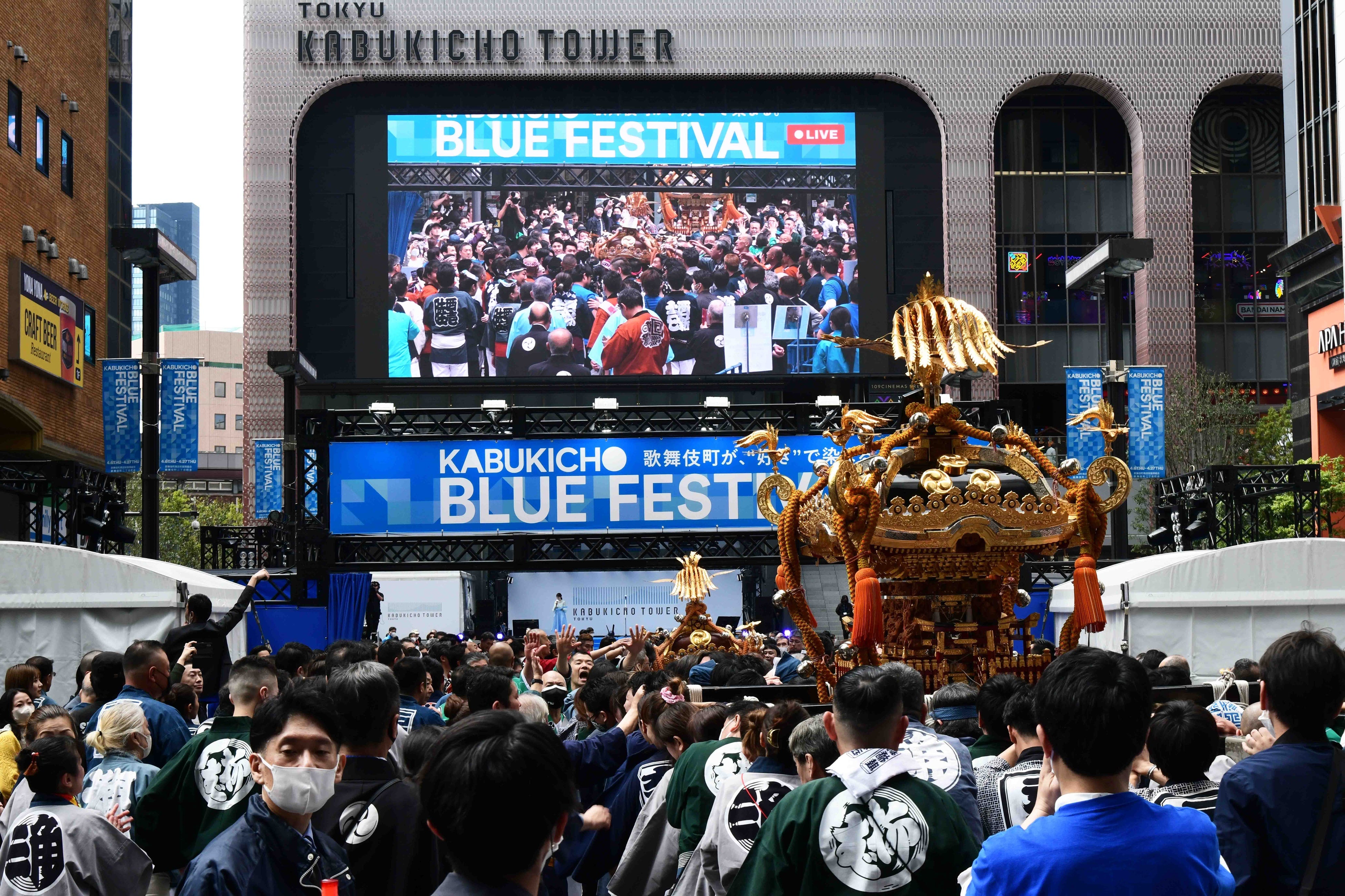 ▲新宿十二社熊野神社氏子連合神輿渡御